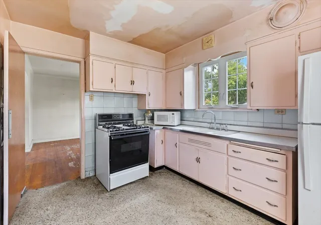 Photo 3 of Single family home for sale at 8423 S Wolcott Ave, Chicago, IL 60620 | MLS# 12776934 | Listing updated on 2026-10-07