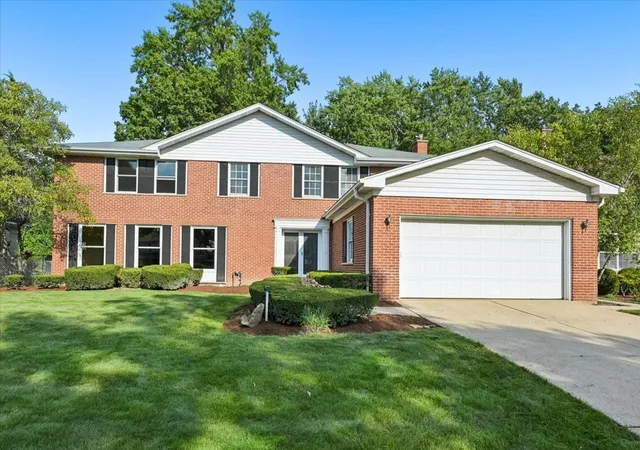 Photo 2 of Single family home for sale at 937 Sutton Dr, Northbrook, IL 60062 | MLS# 12776936 | Listing updated on 2026-10-05