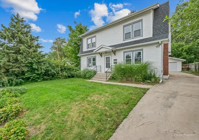 Photo 3 of Single family home for sale at 1614 S Carroll Ave, Freeport, IL 61032 | MLS# 12776949 | Listing updated on 2026-10-07