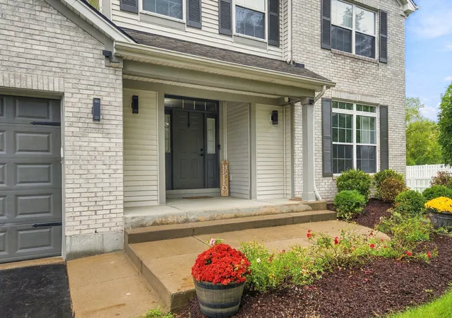 Photo 3 of Single family home for sale at 304 Edgewood Dr, Minooka, IL 60447 | MLS# 12776955 | Listing updated on 2026-10-06