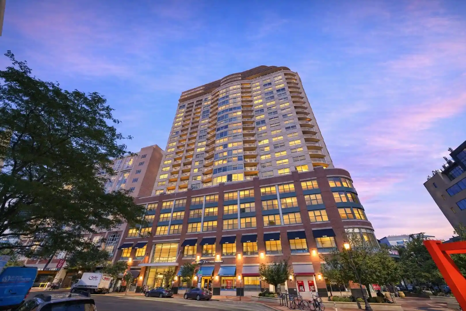 Listing Photo 1 - Condo for sale in 807 Davis St located at 807 Davis St, Evanston, IL 60201 - Unit #1301