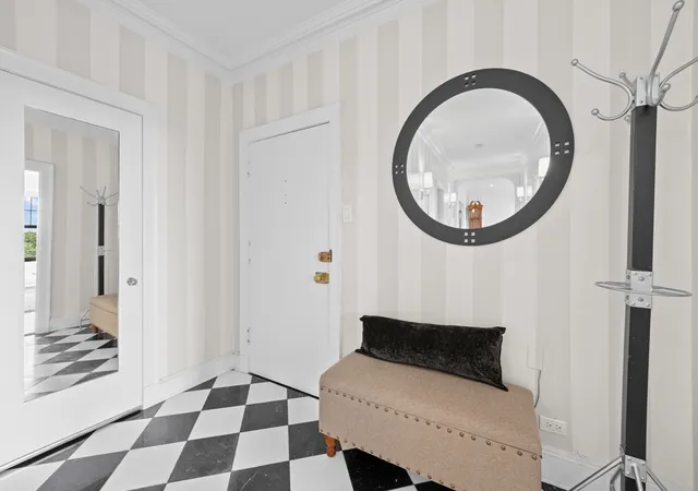 Listing Photo 4 - Condo for sale in building located at 3530 N Lake Shore Dr, Chicago, IL 60657 - Unit #7B