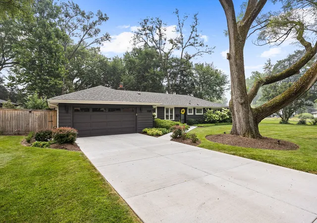 Photo 3 of Single family home for sale at 1909 Martingale Rd, Wheaton, IL 60187 | MLS# 12776967 | Listing updated on 2026-10-07