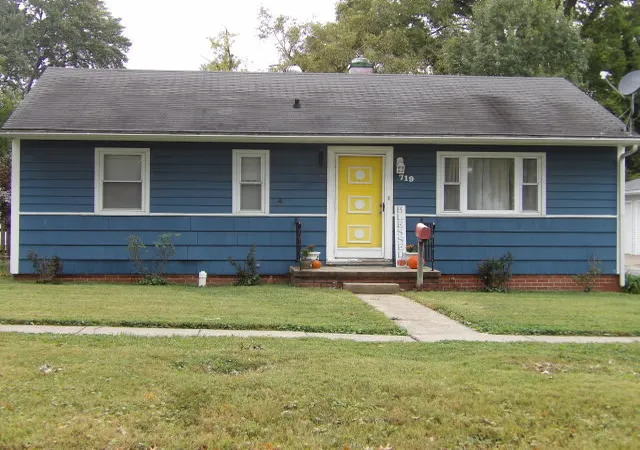 Photo 1 of Single family home for sale at 719 S Mckinley St, Harrisburg, IL 62946 | MLS# 12776972 | Listing updated on 2026-10-06