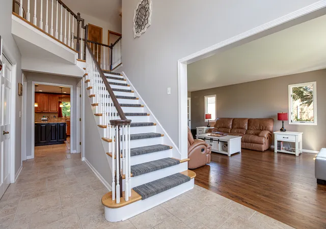 Photo 4 of Single family home for sale at 430 Hillandale Dr, Bartlett, IL 60103 | MLS# 12776988 | Listing updated on 2026-10-09