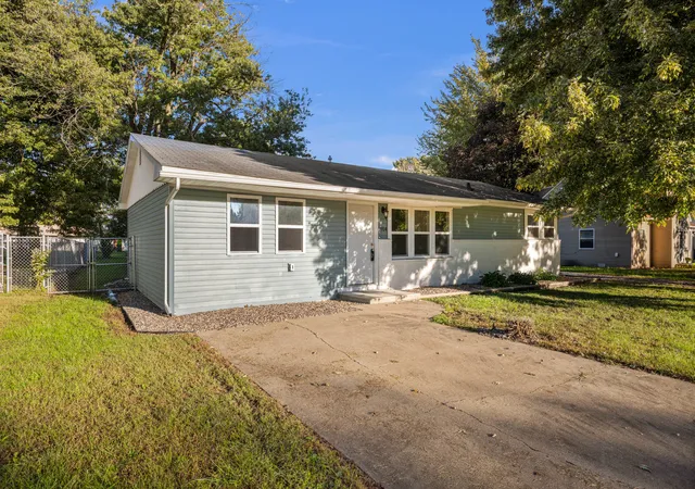 Photo 2 of Single family home for sale at 3914 15th St B St, Moline, IL 61265 | MLS# 12776995 | Listing updated on 2026-10-08