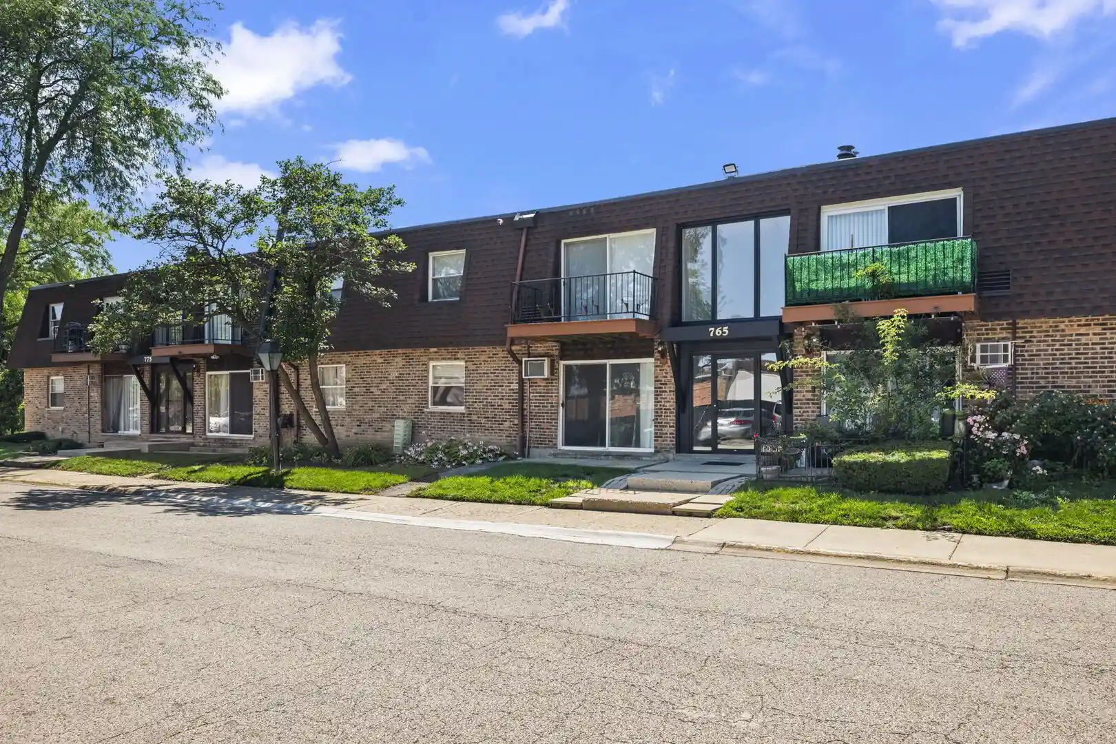 Listing Photo 2 - Condo for sale in 765 Grv Dr located at 765 Grv Dr, Buffalo Grove, IL 60089 - Unit #103