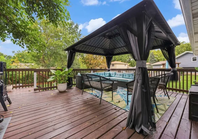 Photo 3 of Single family home for sale at 480 Charles Ct, South Elgin, IL 60177 | MLS# 12777015 | Listing updated on 2026-10-21
