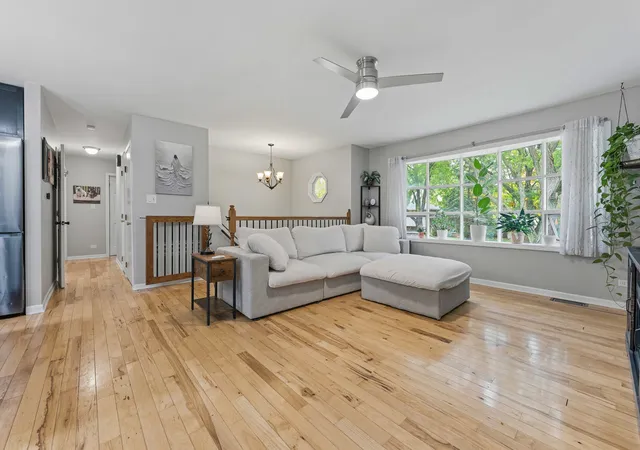 Photo 4 of Single family home for sale at 480 Charles Ct, South Elgin, IL 60177 | MLS# 12777015 | Listing updated on 2026-10-21