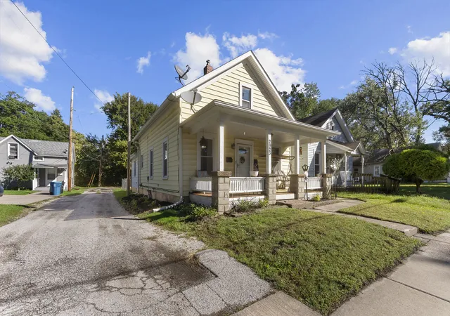 Photo 2 of Single family home for sale at 2923 13th Avenue, Rock Island, IL 61201 | MLS# 12777018 | Listing updated on 2026-10-09
