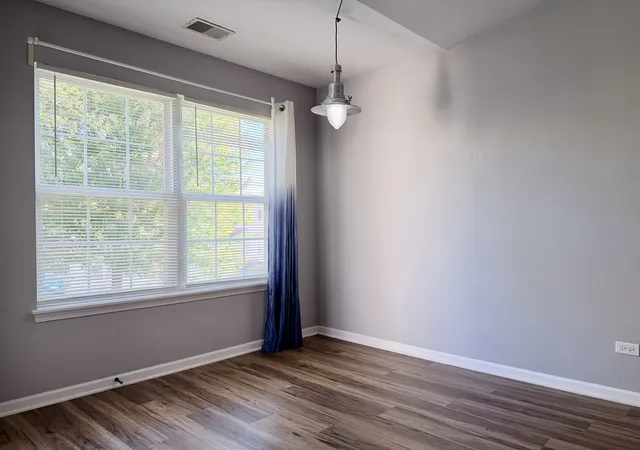 Listing Photo 4 - Condo for sale in building located at 1179 N Vlg Dr, Round Lake Beach, IL 60073 - Unit #3