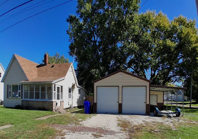 Photo 2 of Single family home for sale at 306 Rice St, Kewanee, IL 61443 | MLS# 12777021 | Listing updated on 2026-10-09