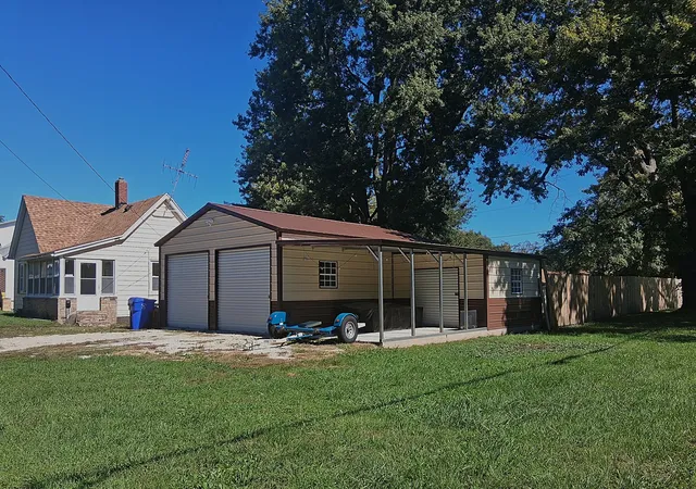 Photo 3 of Single family home for sale at 306 Rice St, Kewanee, IL 61443 | MLS# 12777021 | Listing updated on 2026-10-09