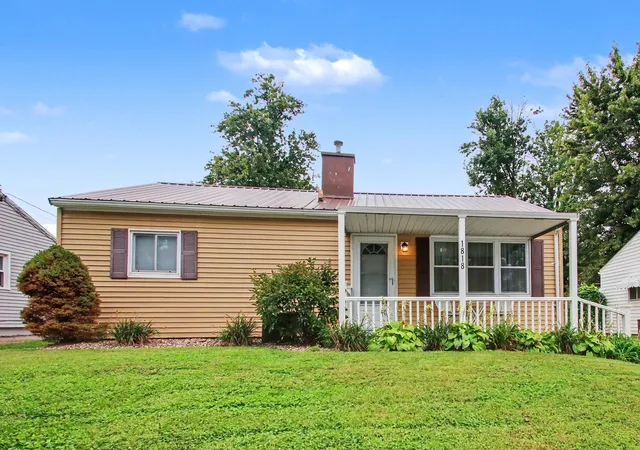 Photo 1 of Single family home for sale at 1818 Highland Dr N, Quincy, IL 62301 | MLS# 12777028 | Listing updated on 2026-10-07
