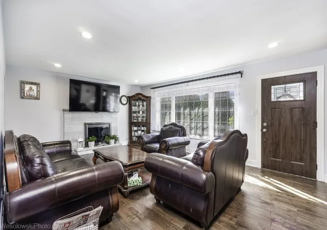 Photo 4 of Single family home for sale at 2n563 Mildred Ave, Glen Ellyn, IL 60137 | MLS# 12777029 | Listing updated on 2026-10-07