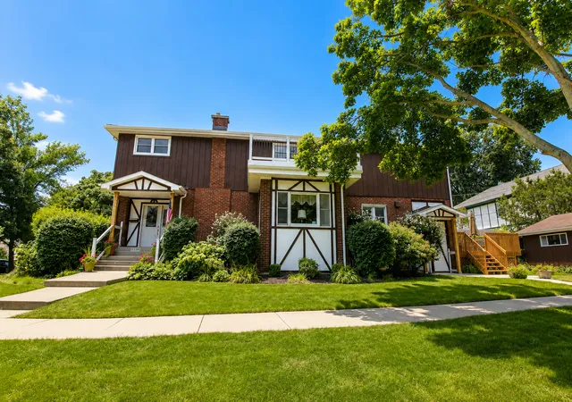 Photo 3 of Single family home for sale at 2269 W 109th Street, Chicago, IL 60643 | MLS# 12777041 | Listing updated on 2026-10-06