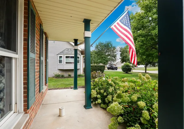 Photo 2 of Single family home for sale at 340 Homewood Dr, Bolingbrook, IL 60440 | MLS# 12777046 | Listing updated on 2026-10-09