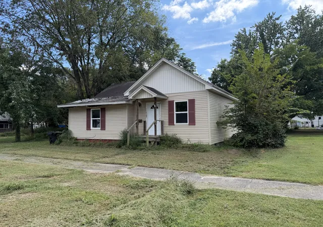 Photo 1 of Single family home for sale at 608 E 8th Street, Metropolis, IL 62960 | MLS# 12777048 | Listing updated on 2026-10-05