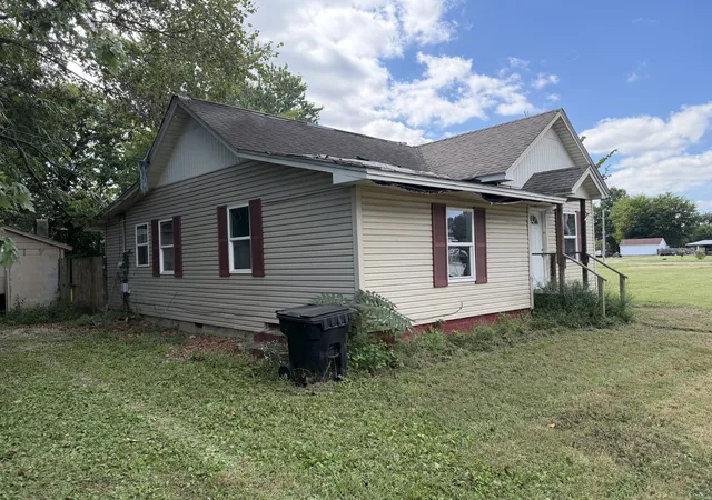 Photo 3 of Single family home for sale at 608 E 8th Street, Metropolis, IL 62960 | MLS# 12777048 | Listing updated on 2026-10-05