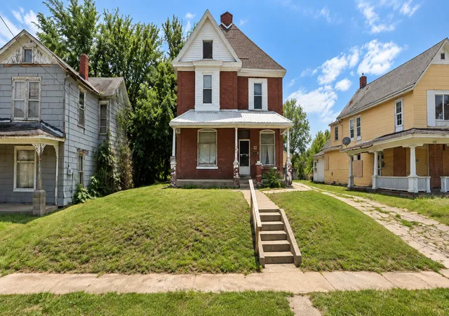 Photo 1 of Multi family home for sale at 212 Chestnut St, Quincy, IL 62301 | MLS# 12777055 | Listing updated on 2026-10-05