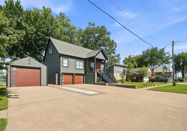 Photo 4 of Single family home for sale at 835 1st Avenue, Hampton, IL 61256 | MLS# 12777058 | Listing updated on 2026-10-05