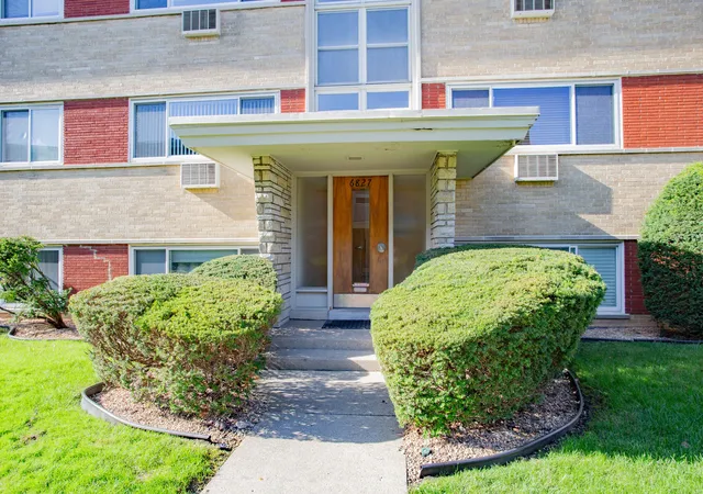 Photo 2 of Condo for sale at 6827 W Raven St #2L, Chicago, IL 60631 | MLS# 12777066 | Listing updated on 2026-10-09
