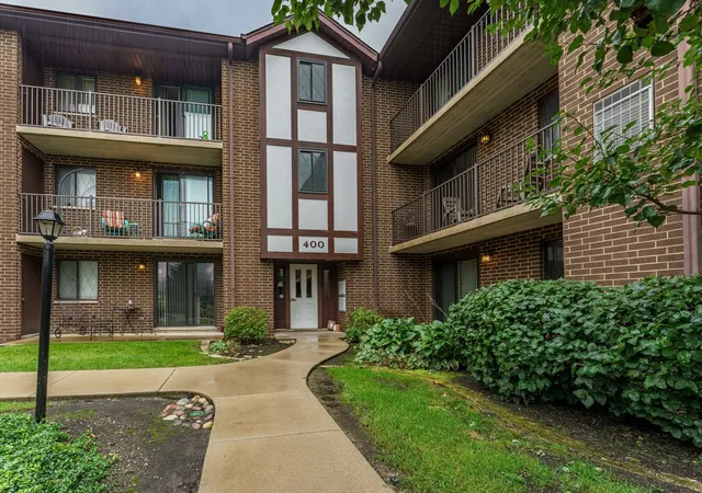 Photo 1 of Condo for sale at 915 N York St #404, Elmhurst, IL 60126 | MLS# 12777073 | Listing updated on 2026-10-05