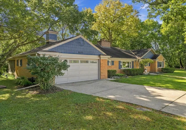 Photo 2 of Single family home for sale at 1020 Eustace Dr, Dixon, IL 61021 | MLS# 12777099 | Listing updated on 2026-10-07