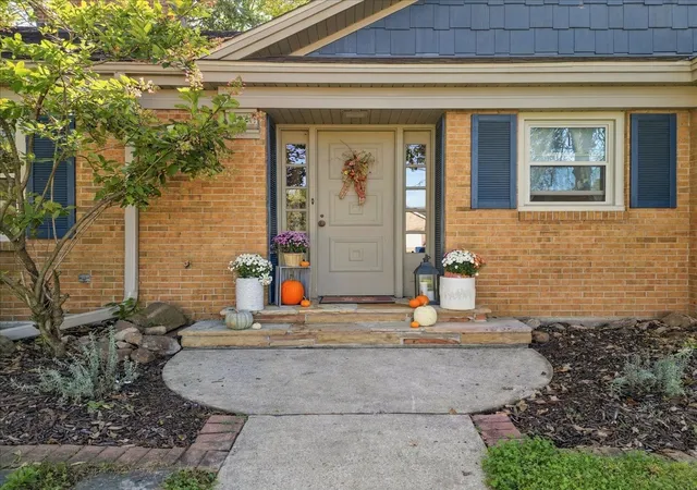 Photo 3 of Single family home for sale at 1020 Eustace Dr, Dixon, IL 61021 | MLS# 12777099 | Listing updated on 2026-10-07