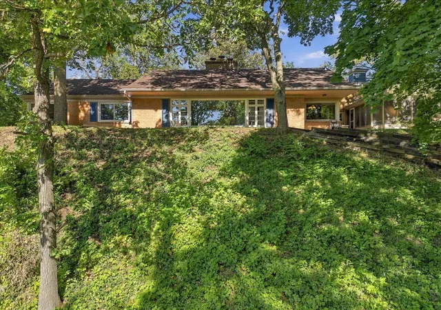 Photo 3 of Single family home for sale at 1020 Eustace Dr, Dixon, IL 61021 | MLS# 12777099 | Listing updated on 2026-10-07