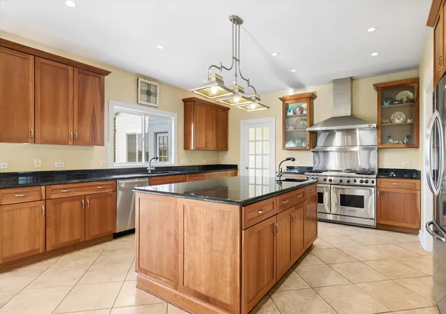 Photo 4 of Single family home for sale at 8702 Mason Hl Rd, Woodstock, IL 60098 | MLS# 12777101 | Listing updated on 2026-10-28