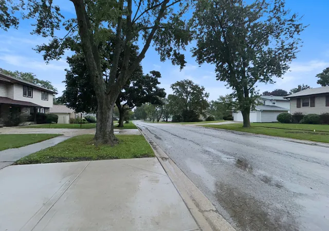 Photo 4 of Single family home for sale at 4308 176th Place, Country Club Hills, IL 60478 | MLS# 12777110 | Listing updated on 2026-10-07