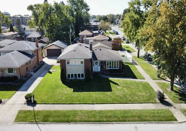 Photo 2 of Single family home for sale at 4537 W 102nd Street, Oak Lawn, IL 60453 | MLS# 12777120 | Listing updated on 2026-10-09