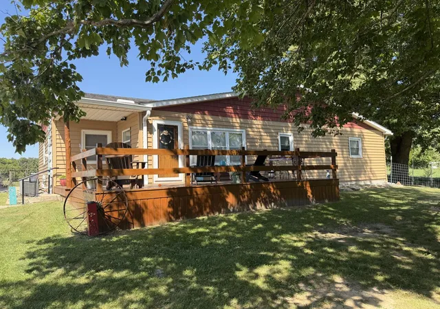 Photo 1 of Single family home for sale at 631 W Fulton St, Farmington, IL 61531 | MLS# 12777122 | Listing updated on 2026-10-08