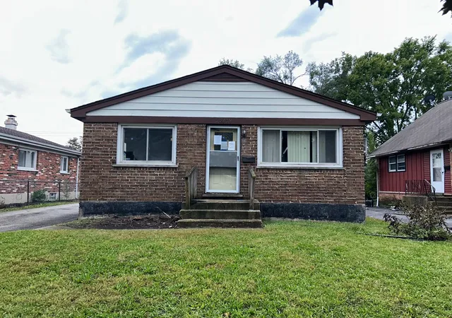Photo 1 of Single family home for sale at 16919 Glen Oaks Dr, Country Club Hills, IL 60478 | MLS# 12777125 | Listing updated on 2026-10-05