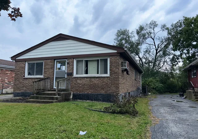 Photo 2 of Single family home for sale at 16919 Glen Oaks Dr, Country Club Hills, IL 60478 | MLS# 12777125 | Listing updated on 2026-10-05