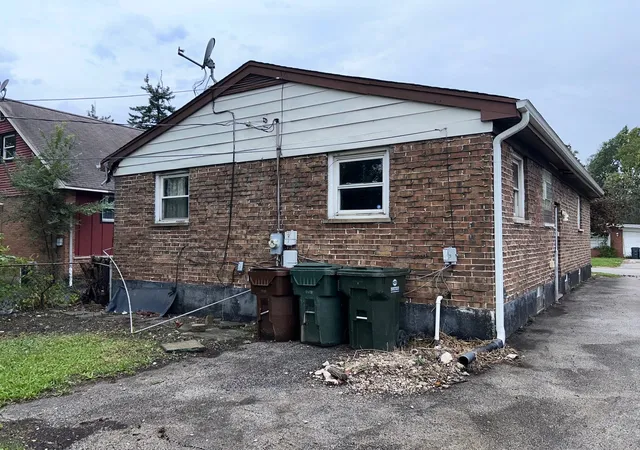Photo 4 of Single family home for sale at 16919 Glen Oaks Dr, Country Club Hills, IL 60478 | MLS# 12777125 | Listing updated on 2026-10-05