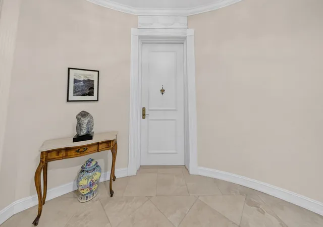 Photo 4 of Condo for sale at 1233 N Gulfstream Ave #401, Sarasota, FL 34236 | MLS# 12777136 | Listing updated on 2026-10-09