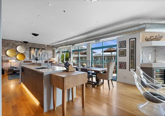 Listing Photo 5 - Condo for sale in building located at 920 W Madison St, Chicago, IL 60607 - Unit #1003W