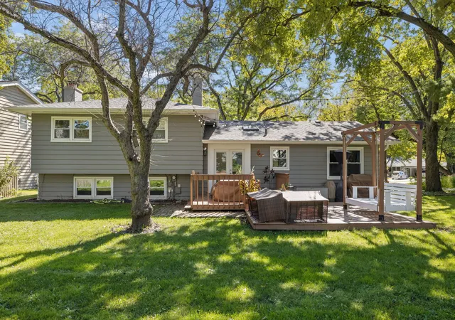 Photo 2 of Single family home for sale at 1013 Plum Holw Ct, Naperville, IL 60563 | MLS# 12777152 | Listing updated on 2026-10-30