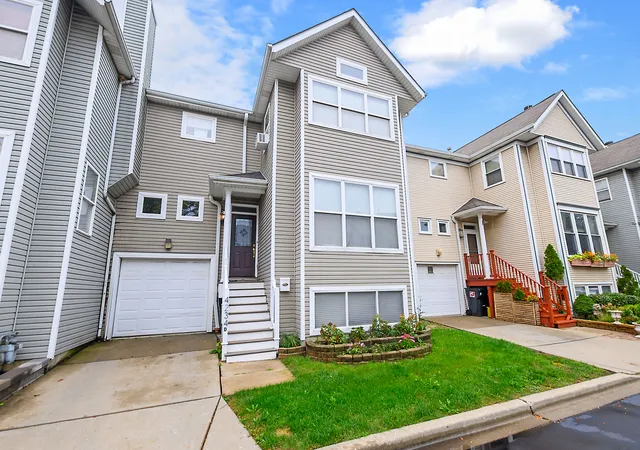 Photo 1 of Townhouse for sale at 4234 N Kolmar Ave #D, Chicago, IL 60641 | MLS# 12777169 | Listing updated on 2026-10-07