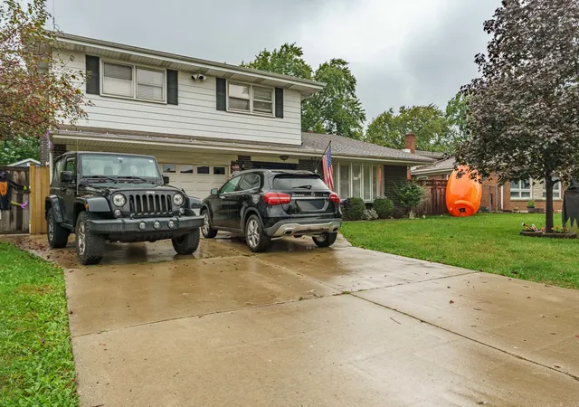 Photo 2 of Single family home for sale at 3n458 Patricia Ln, Elmhurst, IL 60126 | MLS# 12777194 | Listing updated on 2026-10-06