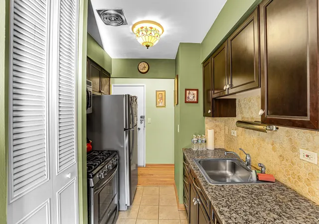 Photo 2 of Condo for sale at 2629 N Hampden Ct #502, Chicago, IL 60614 | MLS# 12777197 | Listing updated on 2026-10-09