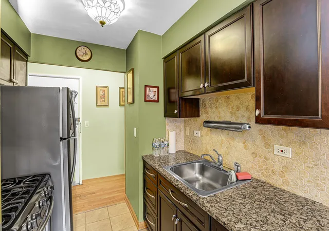 Photo 3 of Condo for sale at 2629 N Hampden Ct #502, Chicago, IL 60614 | MLS# 12777197 | Listing updated on 2026-10-09