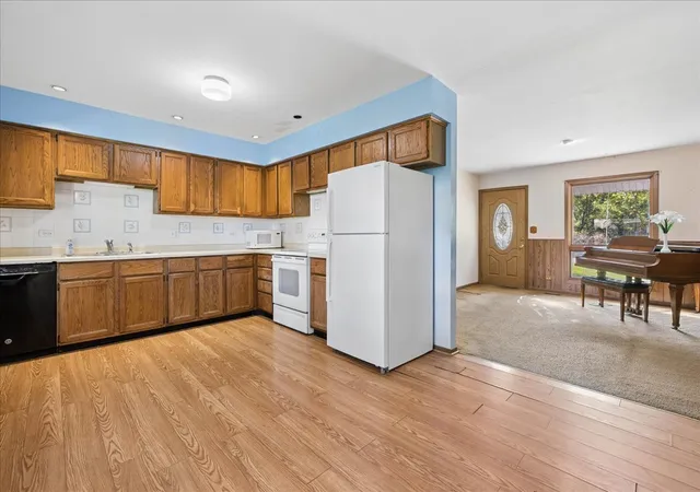 Photo 3 of Single family home for sale at 2514 S Maplewood Dr, Wonder Lake, IL 60097 | MLS# 12777217 | Listing updated on 2026-10-07
