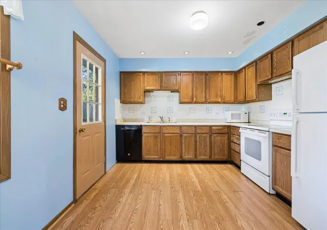 Photo 4 of Single family home for sale at 2514 S Maplewood Dr, Wonder Lake, IL 60097 | MLS# 12777217 | Listing updated on 2026-10-07