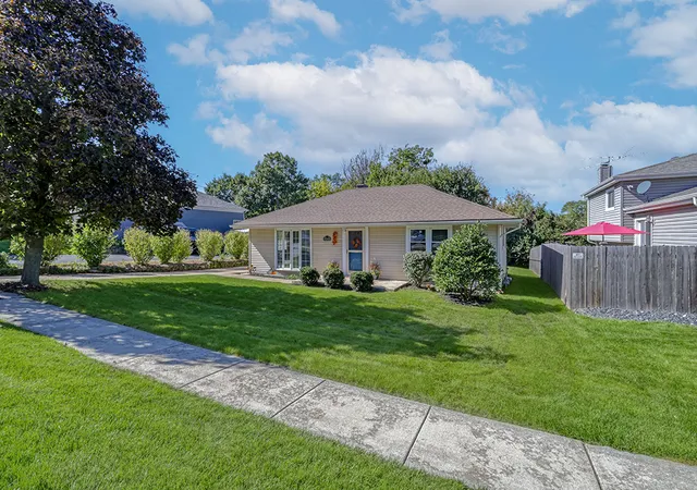 Photo 3 of Single family home for sale at 1048 Hermes Ave, Lemont, IL 60439 | MLS# 12777223 | Listing updated on 2026-10-07