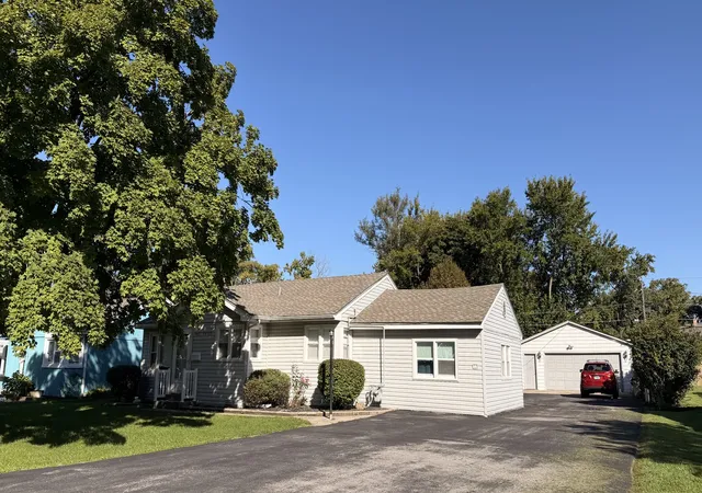 Photo 2 of Single family home for sale at 7432 W 109 Street, Worth, IL 60482 | MLS# 12777225 | Listing updated on 2026-10-07