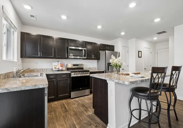 Photo 4 of Townhouse for sale at 1169 Amber Dr, Cary, IL 60013 | MLS# 12777227 | Listing updated on 2026-10-05