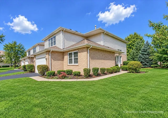 Photo 2 of Townhouse for sale at 19529 Clifton Way, Mokena, IL 60448 | MLS# 12777234 | Listing updated on 2026-10-07